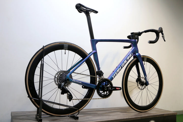 VALERIANO ２６インチ TITAN RACING Valerian Carbon Pro (2026) – Bike Addict